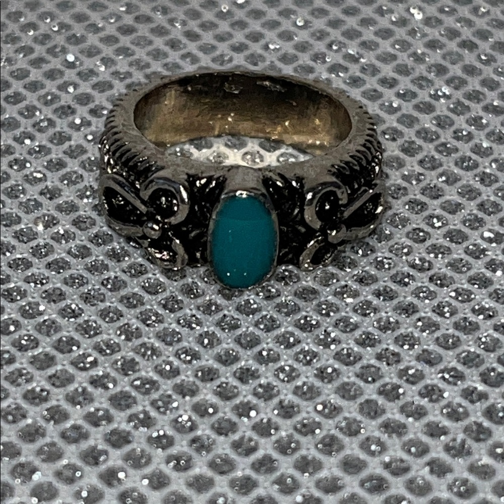 Vintage Silver-Tone Floral Ring with Teal Stone